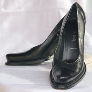 Prada leather stitched pump